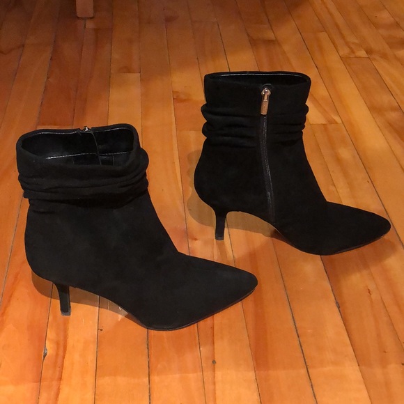 Vince Camuto | Black Suede elegant ankle bootie | 10M - Picture 6 of 10